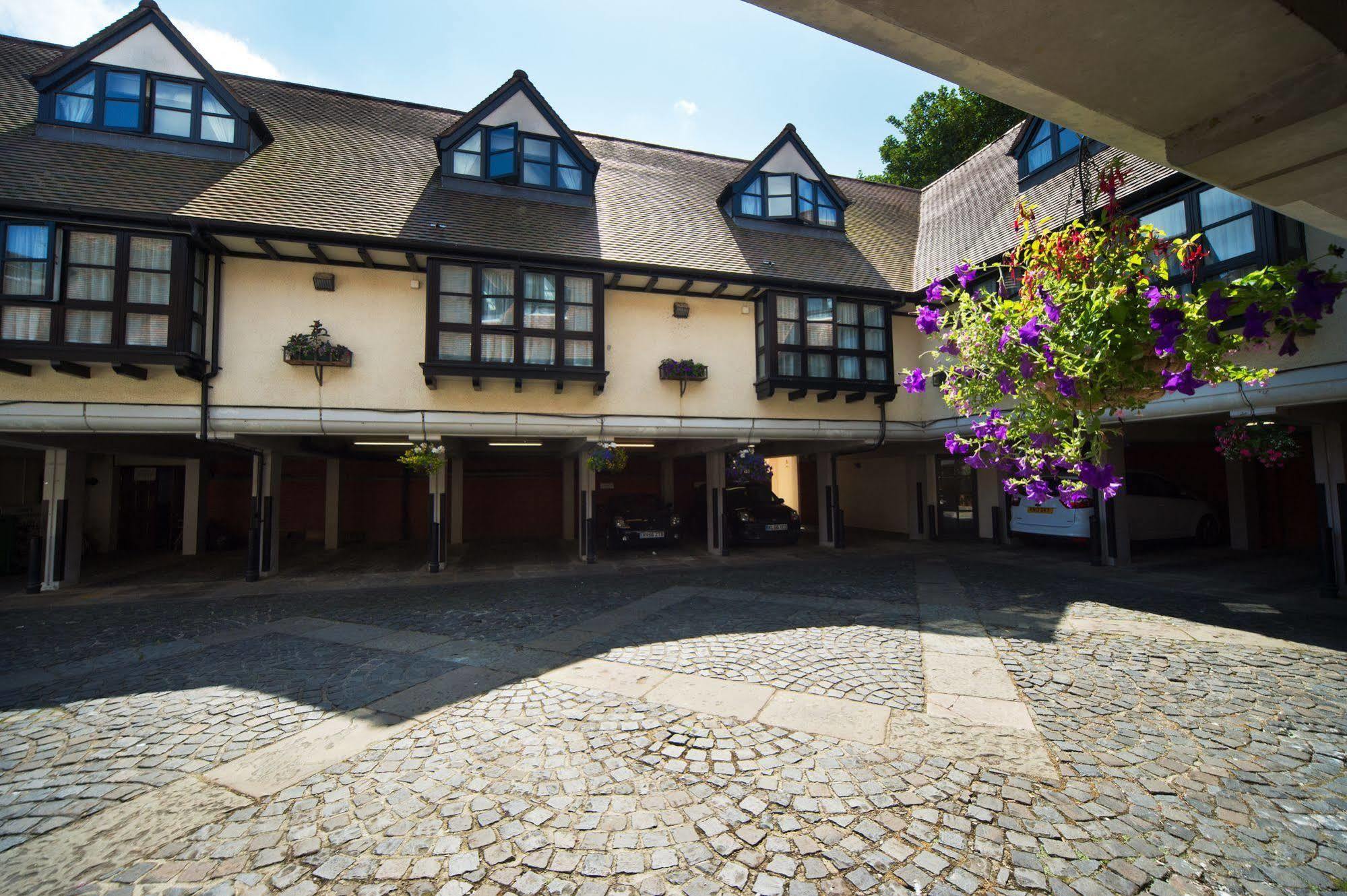 Milton Keynes/Buckingham Villiers Hotel Exterior foto